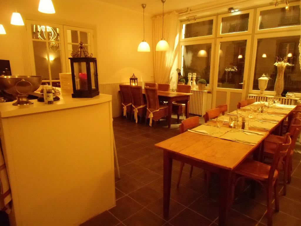 Hotel De La Providence Égliseneuve-dʼEntraigues Kültér fotó