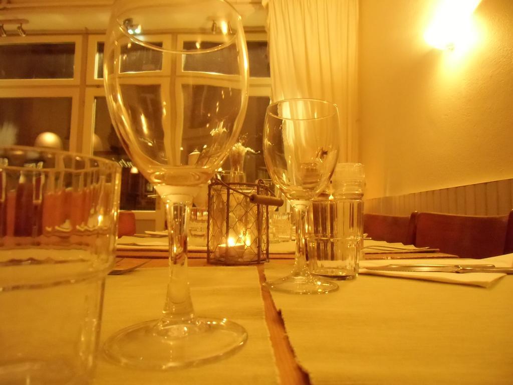 Hotel De La Providence Égliseneuve-dʼEntraigues Kültér fotó