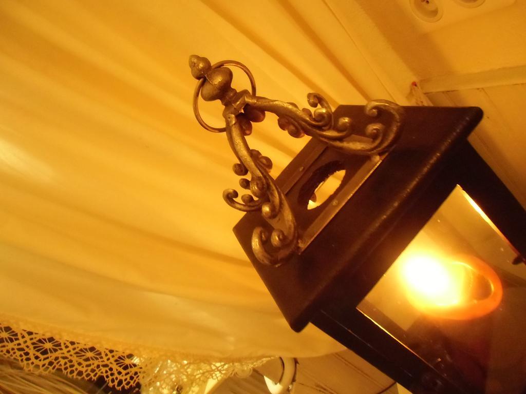 Hotel De La Providence Égliseneuve-dʼEntraigues Kültér fotó