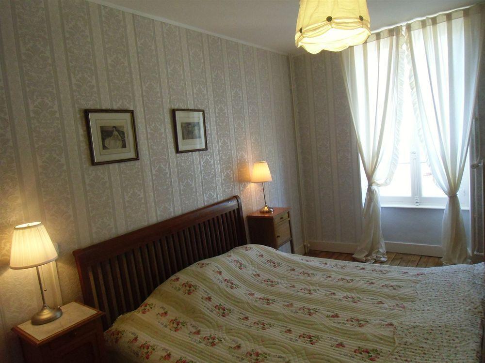 Hotel De La Providence Égliseneuve-dʼEntraigues Kültér fotó
