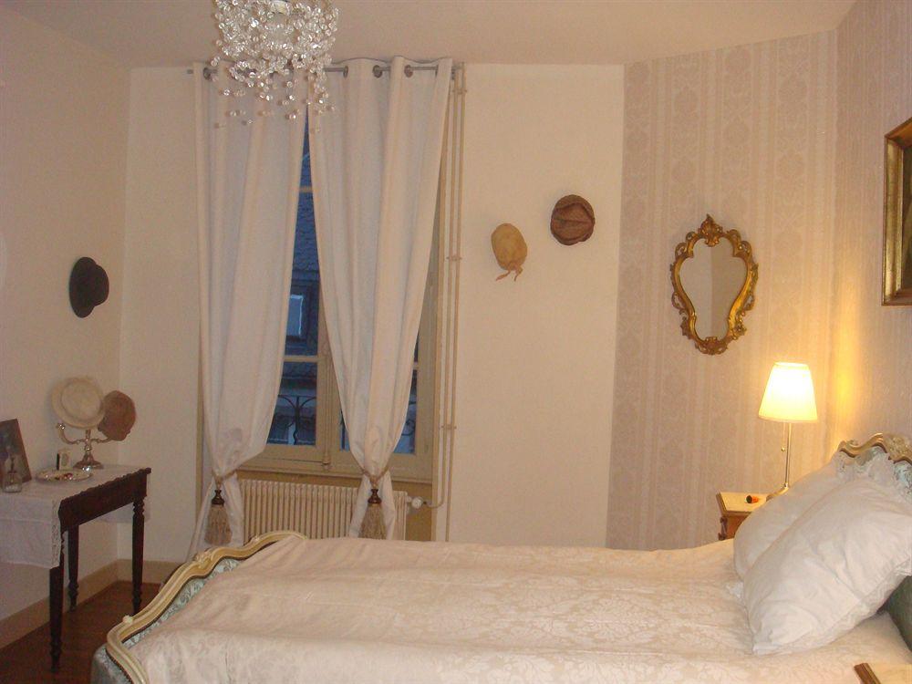 Hotel De La Providence Égliseneuve-dʼEntraigues Kültér fotó