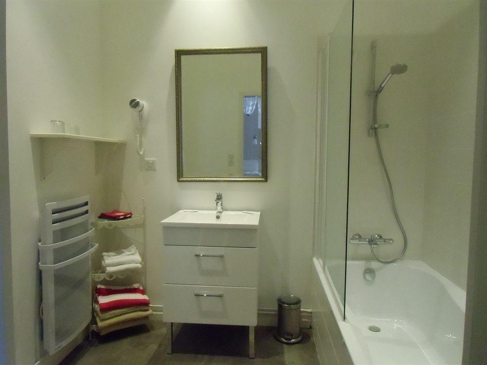 Hotel De La Providence Égliseneuve-dʼEntraigues Kültér fotó