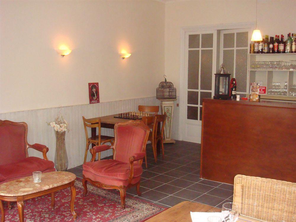 Hotel De La Providence Égliseneuve-dʼEntraigues Kültér fotó