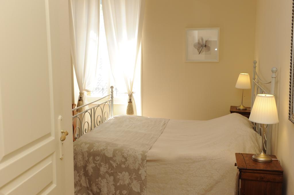 Hotel De La Providence Égliseneuve-dʼEntraigues Kültér fotó