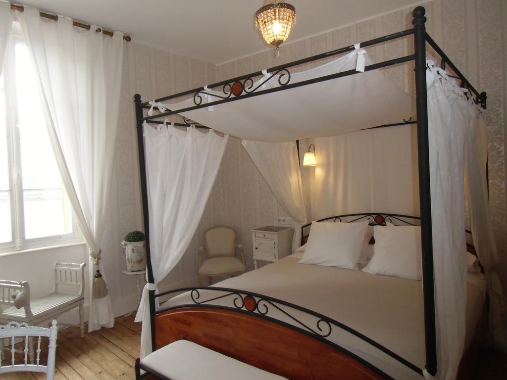 Hotel De La Providence Égliseneuve-dʼEntraigues Kültér fotó