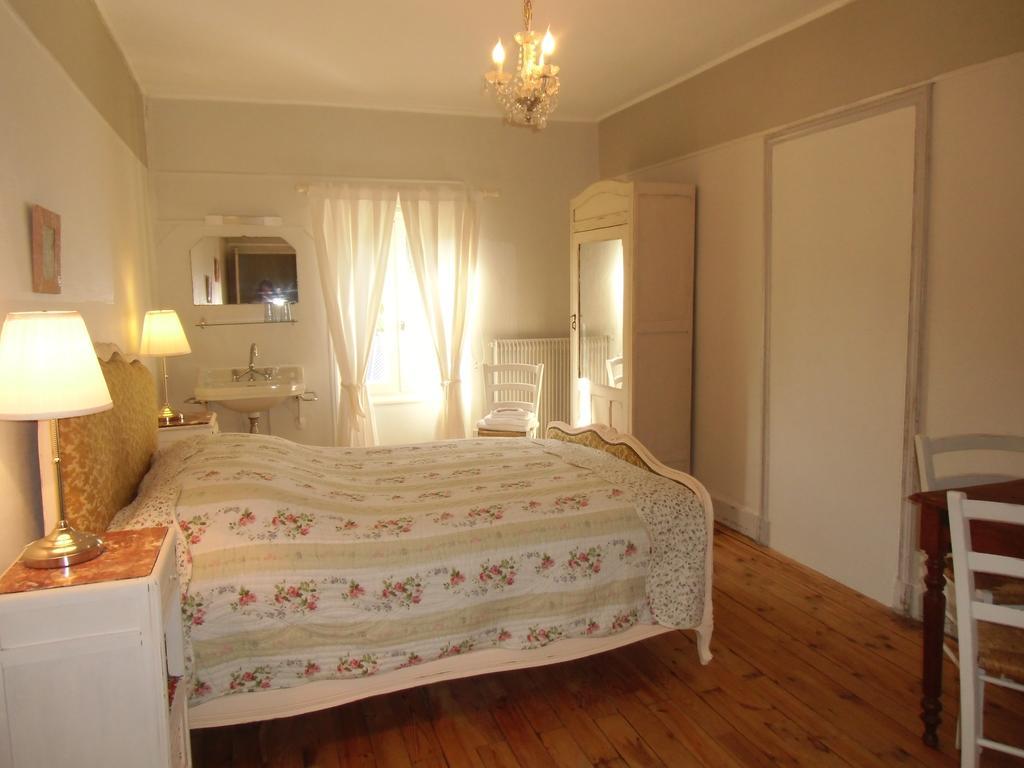 Hotel De La Providence Égliseneuve-dʼEntraigues Kültér fotó