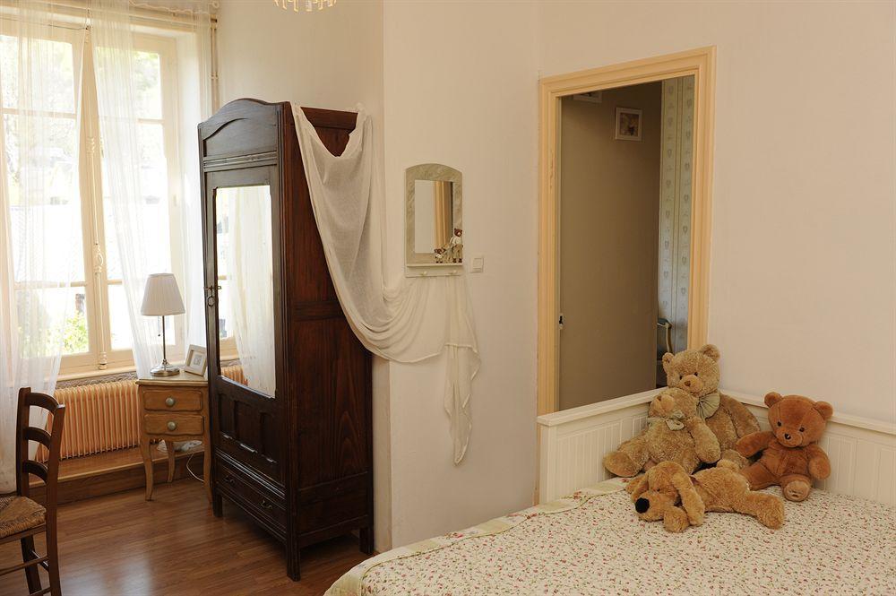 Hotel De La Providence Égliseneuve-dʼEntraigues Kültér fotó