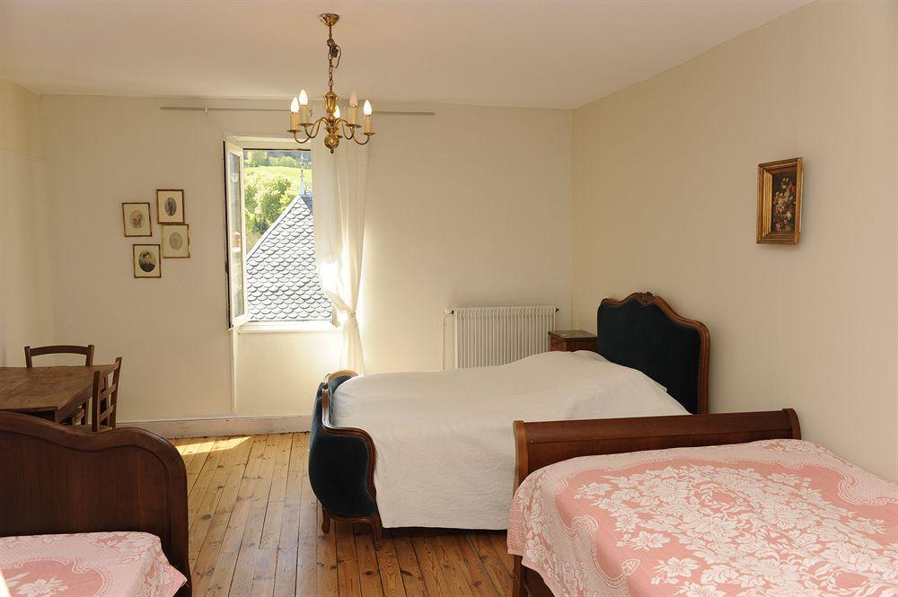 Hotel De La Providence Égliseneuve-dʼEntraigues Kültér fotó