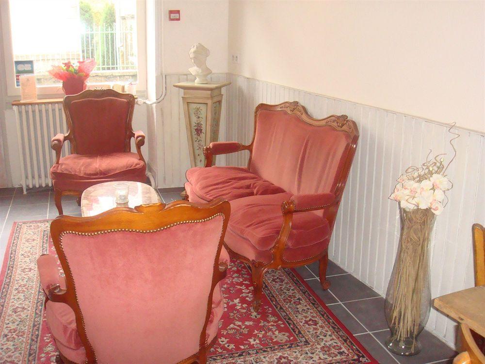Hotel De La Providence Égliseneuve-dʼEntraigues Kültér fotó