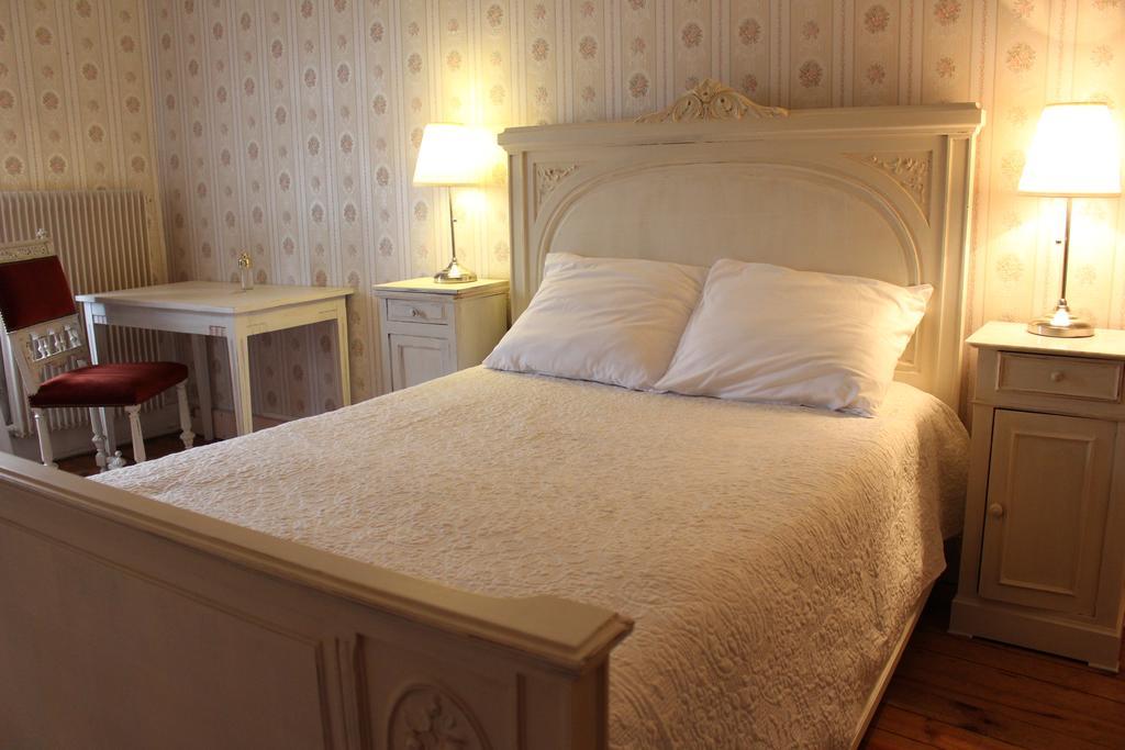 Hotel De La Providence Égliseneuve-dʼEntraigues Kültér fotó