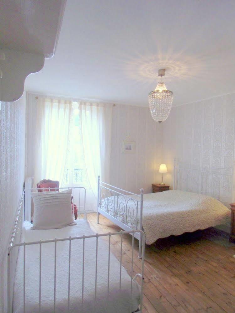 Hotel De La Providence Égliseneuve-dʼEntraigues Kültér fotó