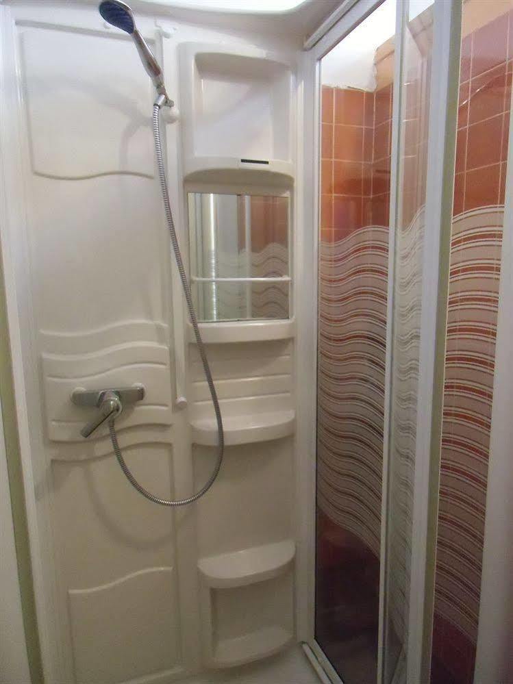 Hotel De La Providence Égliseneuve-dʼEntraigues Kültér fotó
