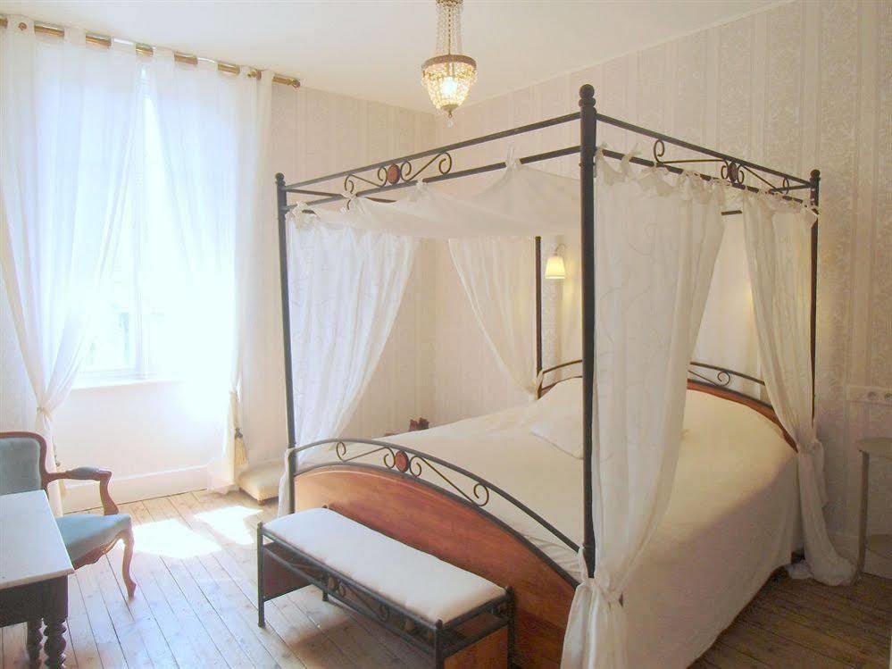 Hotel De La Providence Égliseneuve-dʼEntraigues Kültér fotó