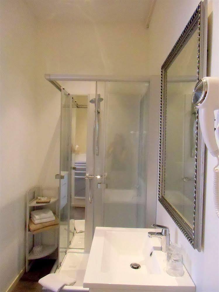 Hotel De La Providence Égliseneuve-dʼEntraigues Kültér fotó
