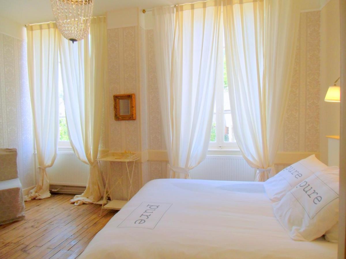 Hotel De La Providence Égliseneuve-dʼEntraigues Szoba fotó