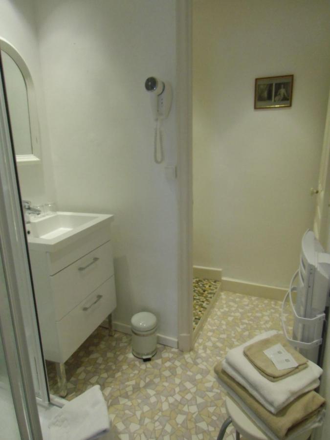 Hotel De La Providence Égliseneuve-dʼEntraigues Kültér fotó
