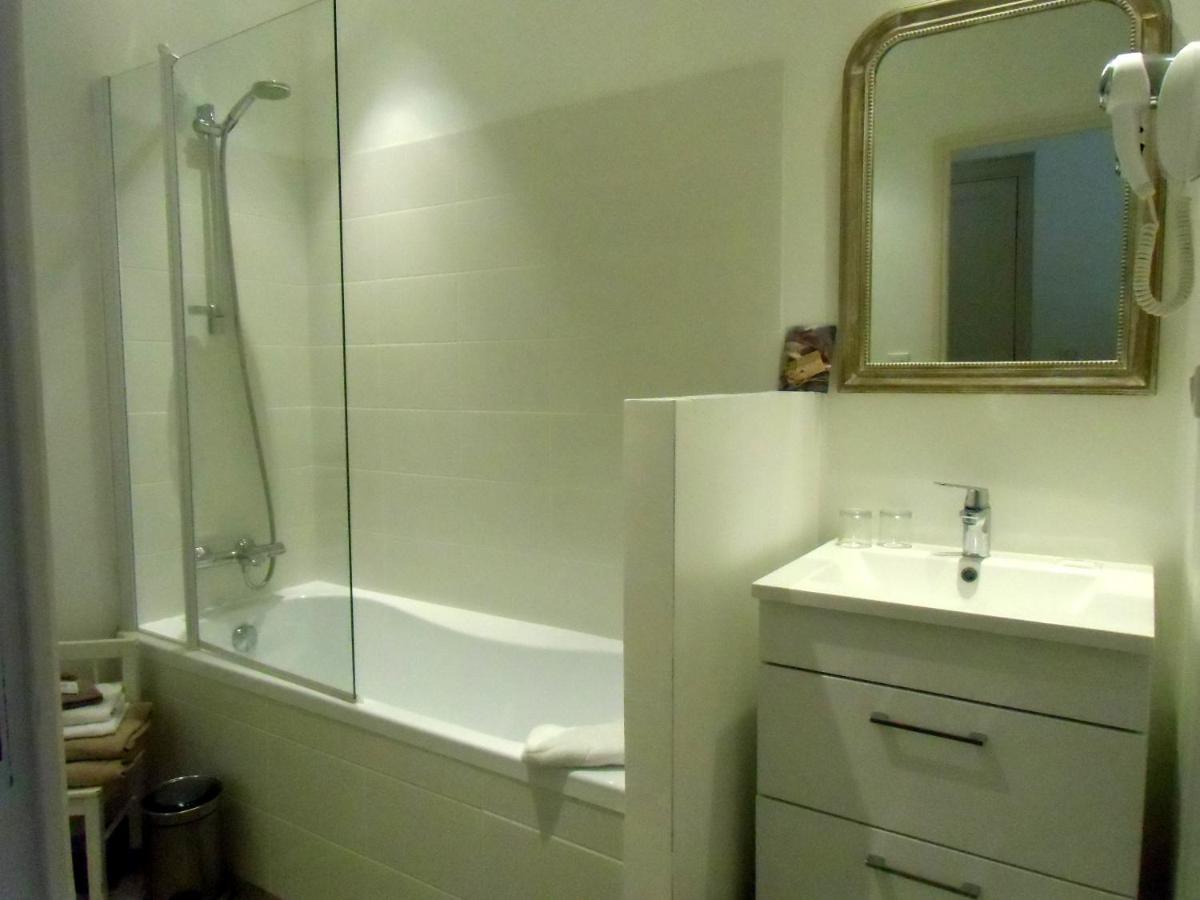 Hotel De La Providence Égliseneuve-dʼEntraigues Kültér fotó